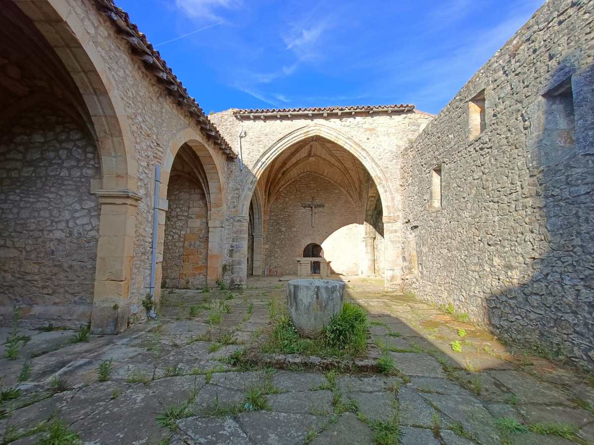 Antiguo monasterio medieval San Felices y San Pedro
